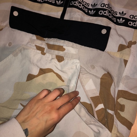 ADIDAS- WIND BREAKER CREAM CAMO - Picture 3 of 3